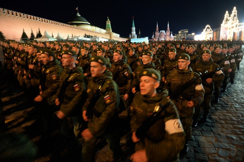 Defilada rosyjskich żołnierzy w Moskwie /VASILY MAXIMOV /AFP