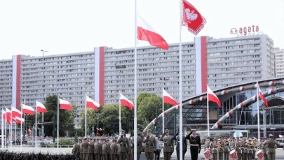 Defilada "Wierni Polsce". Tysiące ludzi na ulicach Katowic