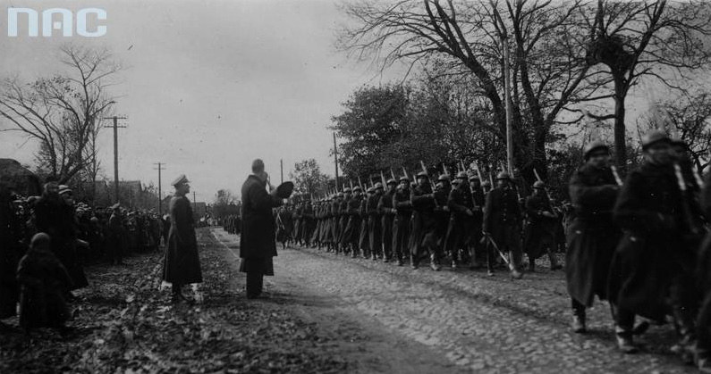 Defilada z okazji 10-lecia utworzenia Korpusu Ochrony Pogranicza (rok 1934) /Ze zbiorów Narodowego Archiwum Cyfrowego