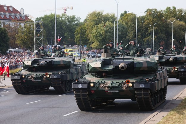 Defilada z okazji Święta Wojska Polskiego na Wisłostradzie w Warszawie / 	Radek Pietruszka   /PAP