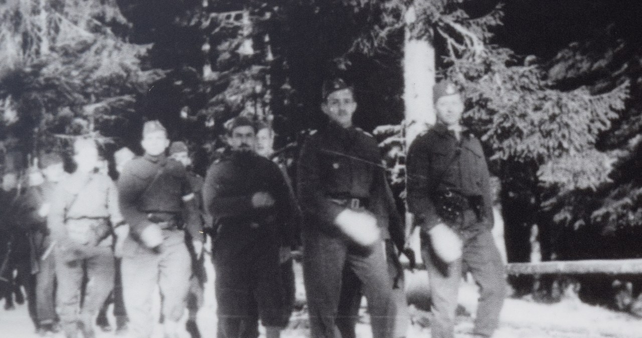 Defilada żołnierzy I batalionu ! PSP AK (1944 r., zdjęcie ze zbiorów Muzeum AK w Krakowie) /INTERIA.PL