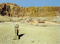 Deir el-Bahari: świątynia królowej Hatszepsut /Encyklopedia Internautica