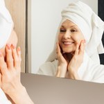 Dekolt mówi więcej niż metryka. Oto domowy sposób na jego odmłodzenie