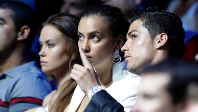 Dekolt pięknej Iriny Szejk przyciągnął uwagę fotoreporterów