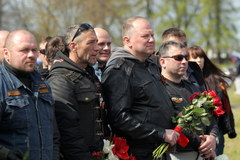 Delegacja "Nocnych Wilków" w Braniewie uczciła pamięć czerwonoarmistów