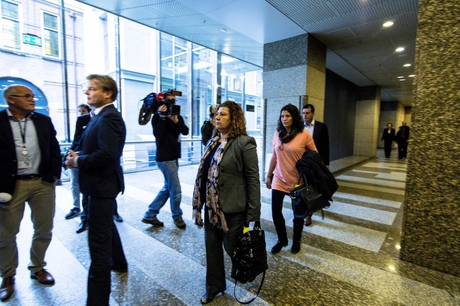 Delegacja Kurdów przyszła dziś także do budynku parlamentu Holandii /VALERIE KUYPERS /PAP/EPA