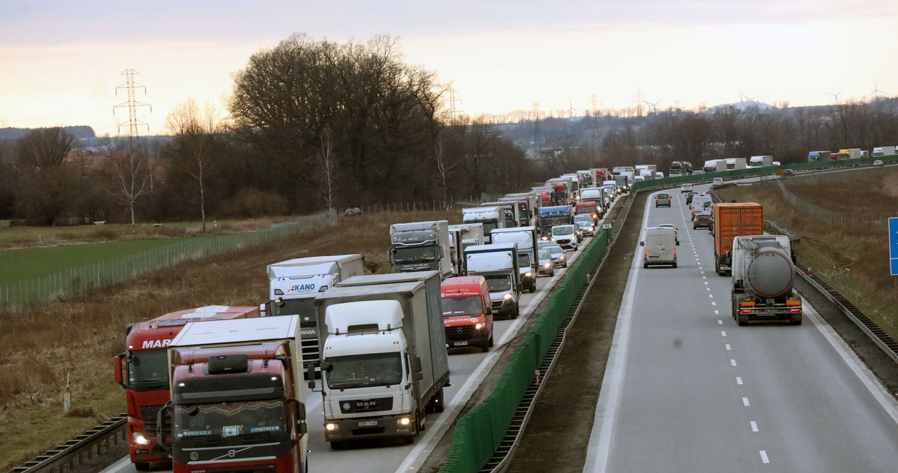 Delegowanie kierowców poprzez system IMI oraz oznaczanie przekroczenia kraju UE w tachografie - to najważniejsze zmiany Pakietu Mobilności, które weszły w życie 2 lutego /FOT. PIOTR KRZYZANOWSKI/POLSKA PRESS GRUPA/Polska Press/East New /East News