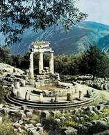 Delfy, ruiny tolosu w okręgu poświęconym Atenie, IV w. p.n.e. /Encyklopedia Internautica
