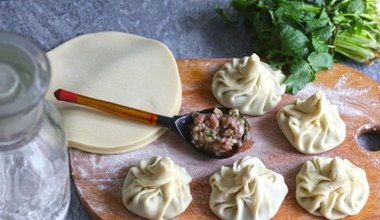 Delikatne ciasto i pyszny farsz. Przygotuj pierogi gruzińskie 