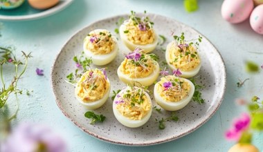 Delikatne, kremowe i lekko kwaskowate. Ten farsz do jajek na Wielkanoc zaskakuje smakiem