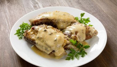 Delikatne, niskokaloryczne i zdrowe mięso. W tym wydaniu zabłyśnie na świątecznym obiedzie  