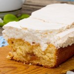 Delikatny biszkopt, chrupiąca beza i przepyszne owoce. To ciasto rozpływa się w ustach