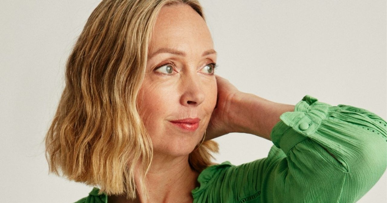 Delikatny kolor włosów, który dodaje blasku kobietom po 50-tce /Centre for Ageing Better /unsplash.com