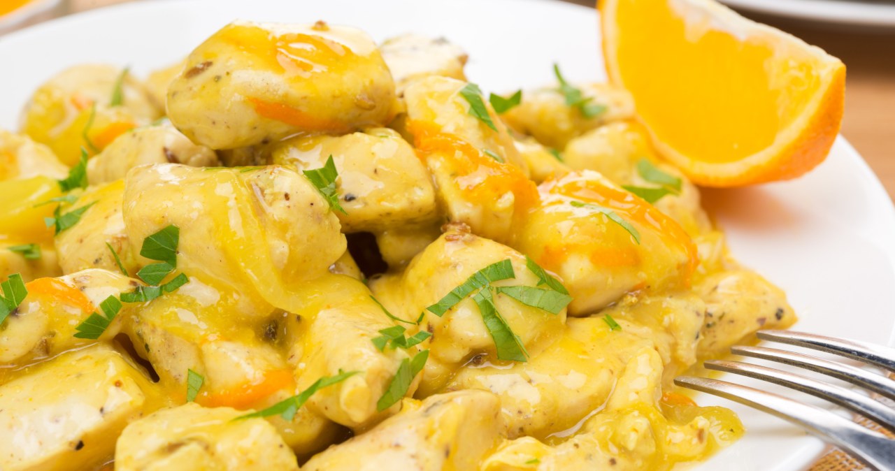 Delikatny kurczak w słodko-kwaśnym sosie pomarańczowym /yuliadavidovich /123RF/PICSEL