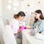 Delikatny manicure na 2026 rok. Bije na głowę klasycznego frencha