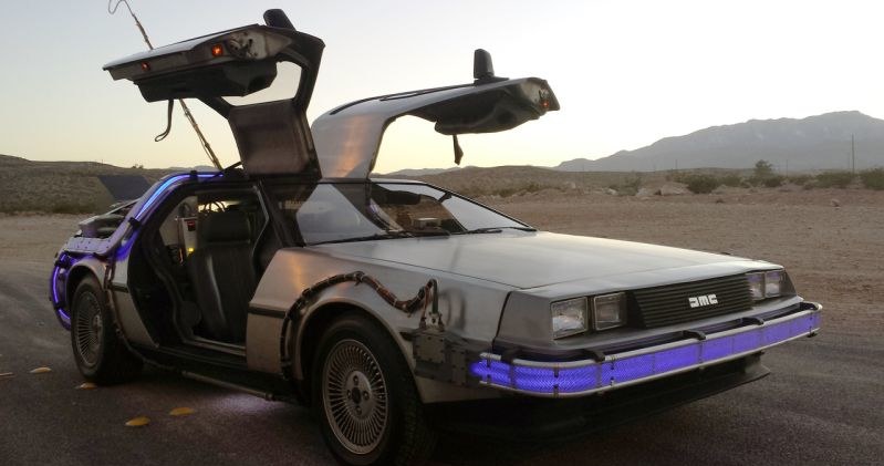 DeLorean DMC-12 w wersji "wehikuł czasu" /Informacja prasowa