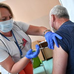 Delta to już 1/3 przypadków w Polsce. Niepokojące dane dotyczące szczepień