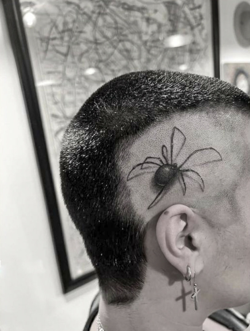 Demi Lovato i jej tatuaż Spider Woman /EastNews /East News