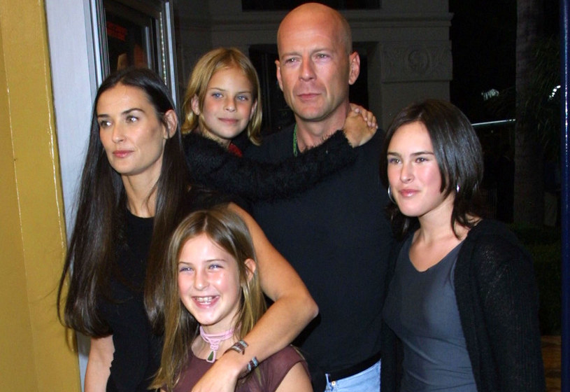 Demi Moore i Bruce Willis z córkami, 2001 rok /Jason Kirk /Getty Images