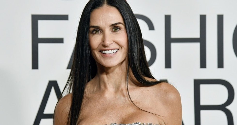 Demi Moore olśniła srebrną kreacją /Evan Agostini/Invision/East News