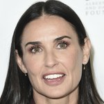 Demi Moore pozuje z córką w bikini. Wyglądają, jak siostry!