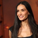 Demi Moore przyciąga wzrok na czerwonym dywanie. Wygląda coraz młodziej