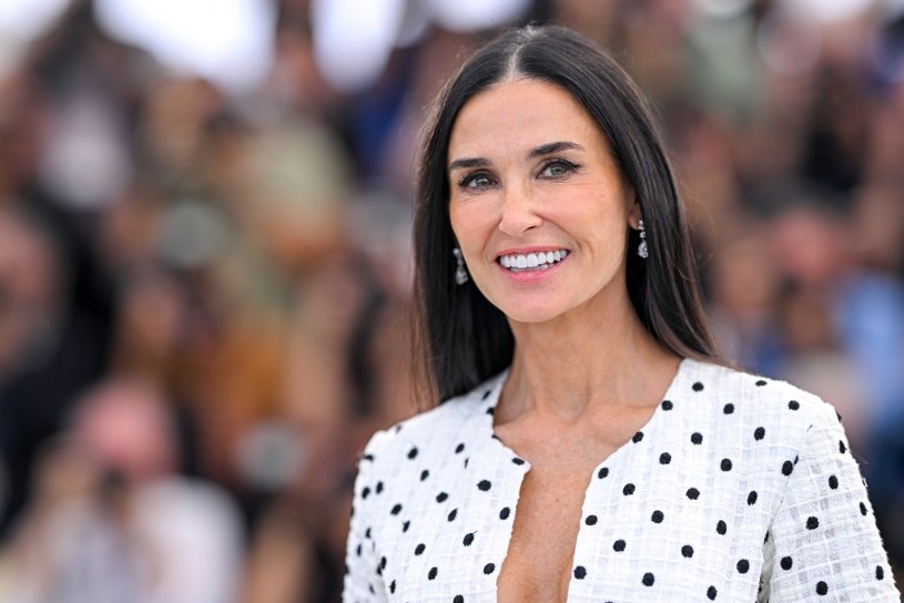 Demi Moore zachwyca figurą na wakacjach w Grecji! Jak 61-letnia aktorka dba o swoją sylwetkę? 
