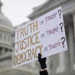 Demokraci: Trump nadużył władzy, zasługuje na usunięcie z urzędu