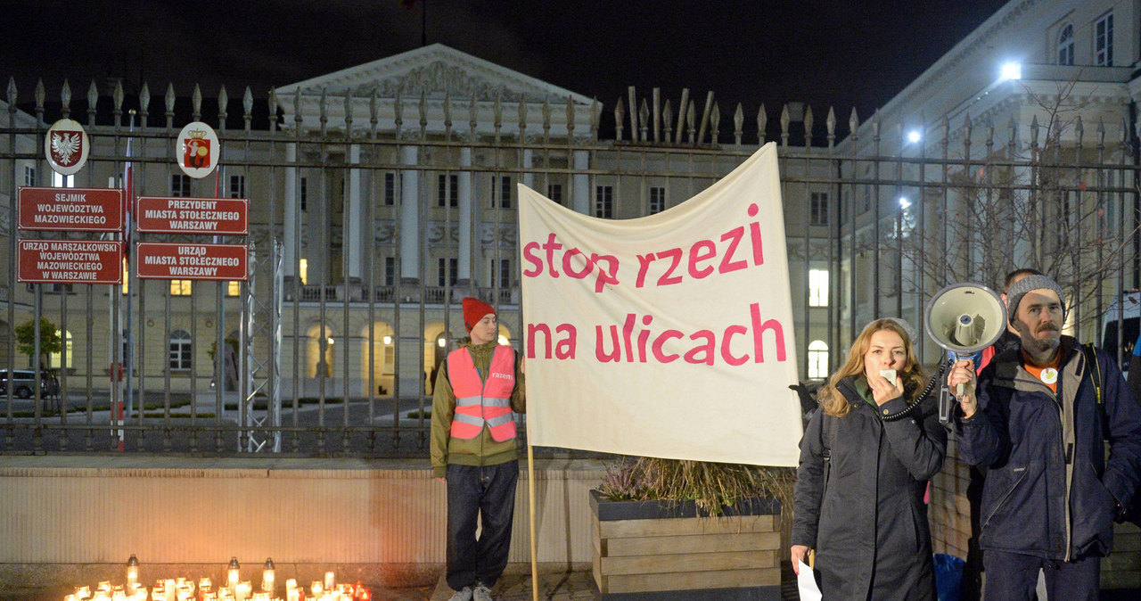 Demokracja ma to do siebie, że każdy może demonstrować. Również w oderwaniu od faktów /Jan Bielecki /East News