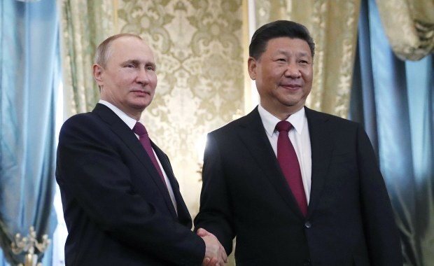 Demokracja na świecie cofnęła się o 40 lat. Szokujące dane HRW