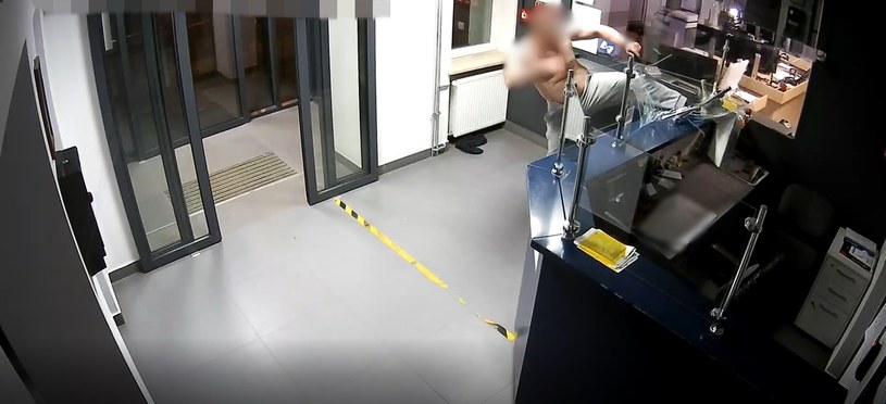 Demolka na komendzie /Policja