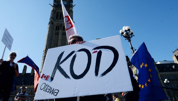 Demonstracja KOD przed siedzibą parlamentu Kanady w Ottawie /Jacek Turczyk /PAP
