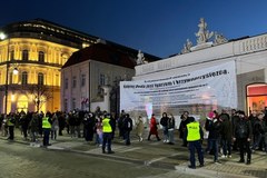 Demonstracja Ogólnopolskiego Strajku Kobiet przed Pałacem Prezydenckim 