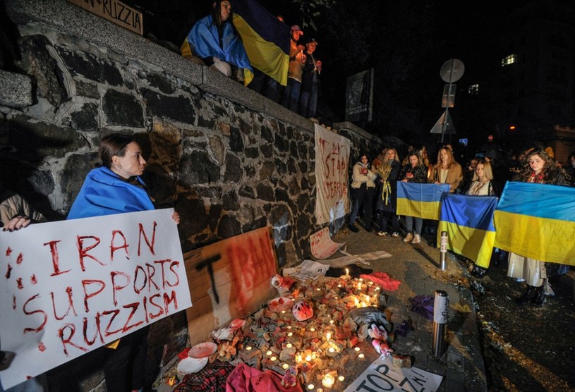 Demonstracja przed ambasadą Iranu w Kijowie przeciwko dostawom irańskiej broni do Rosji, październik 2022 /SERGEI CHUZAVKOV/AFP/East News /East News