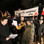 Demonstracja przed domem Czesława Kiszczaka