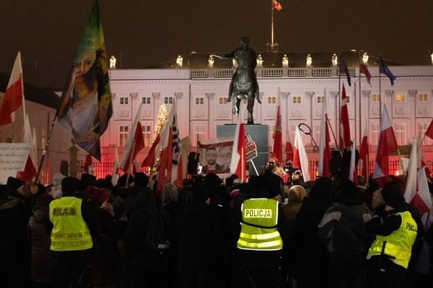 Demonstracja przed Pałacem Prezydenckim /Jakub Rutka /RMF FM