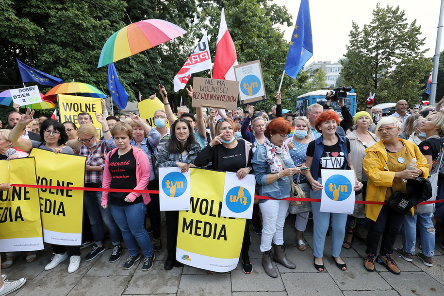 Demonstracja przed Sejmem w Warszawie. „Wolne media. Wolni ludzie. Wolna Polska” / 	Paweł Supernak   /PAP