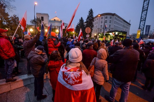Demonstracja przed Sejmem /PAP/Marcin Obara /PAP