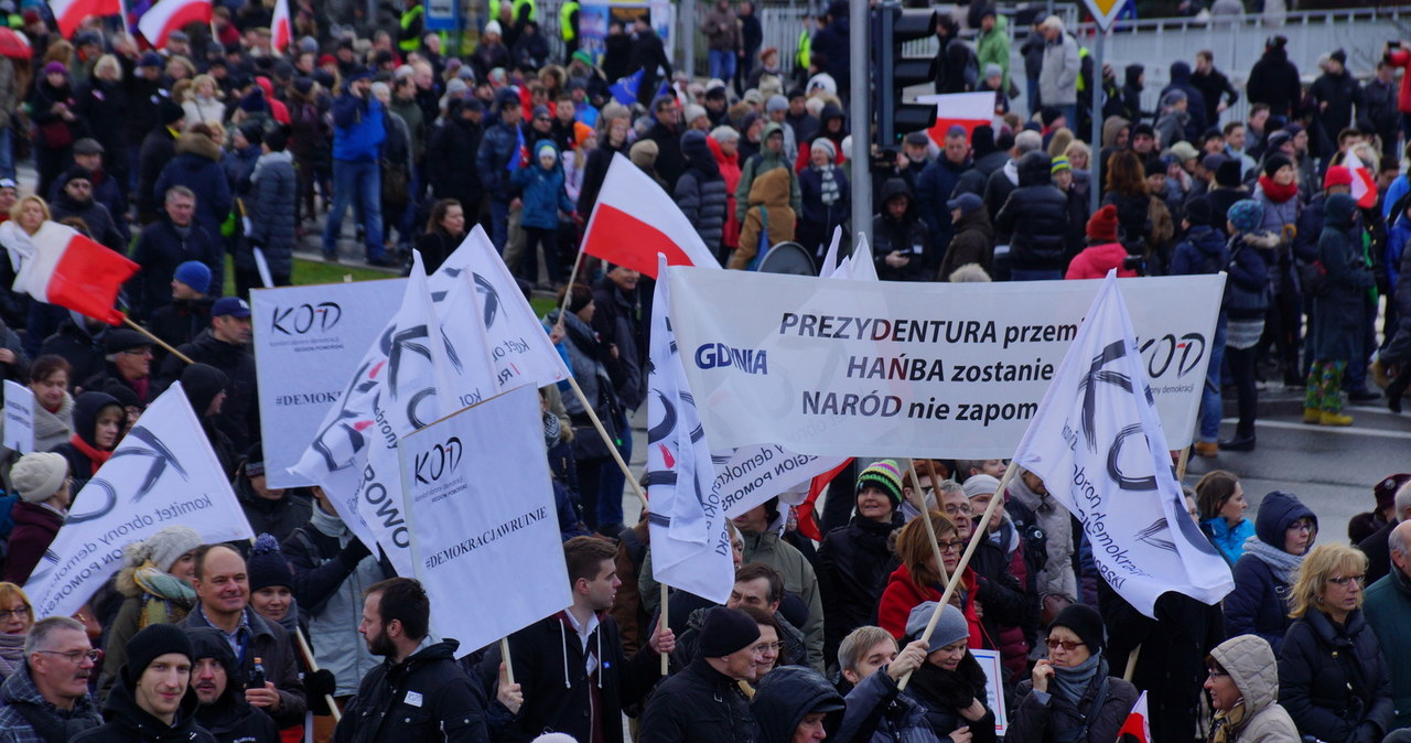 Demonstracja przed Trybunałem Konstytucyjnym. "Obywatele dla demokracji"