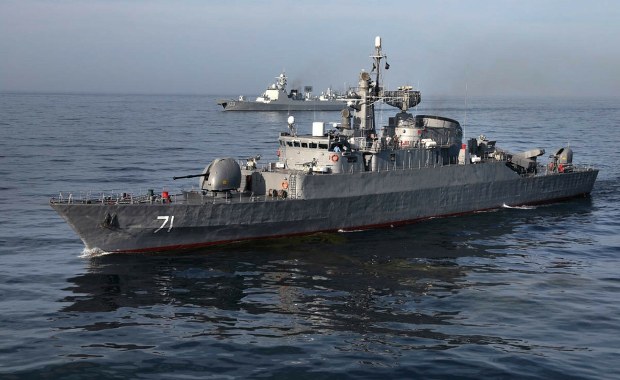 Demonstracja sił w cieśninie Ormuz w przededniu ważnych rozmów