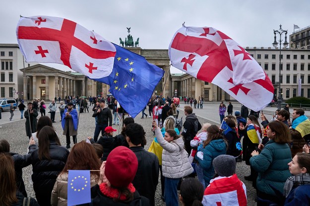 Demonstracja w Berlinie przeciwko wynikom wyborów parlamentarnych w Gruzji /Rex Features/EAST NEWS /East News