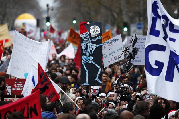Demonstracja w Paryżu przeciwko planowanej przez prezydenta Emmanuela Macrona reformie systemu emerytalnego /IAN LANGSDON /PAP/EPA