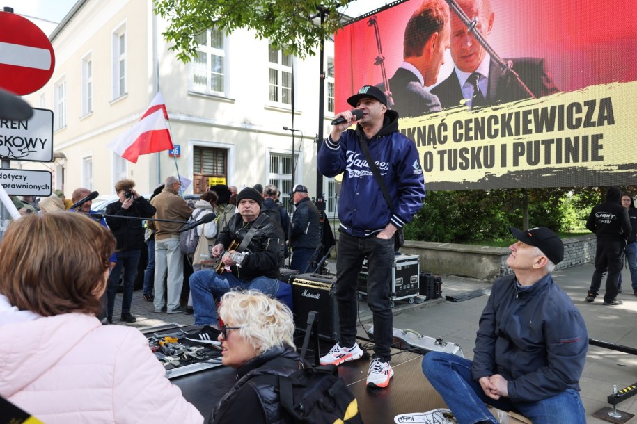 Demonstracja wsparcia dla Sławomira Cenckiewicza w Warszawie / 	Albert Zawada /PAP