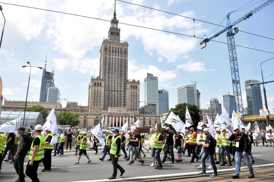 Demonstracja zorganizowana przez Krajowy Sekretariat Górnictwa i Energetyki NSZZ „Solidarność” /Radek  Pietruszka /PAP
