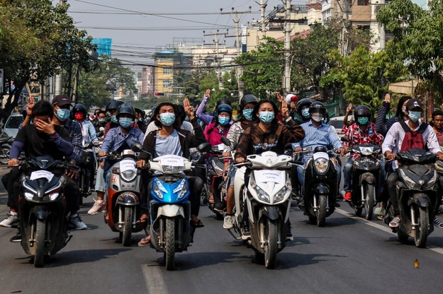 Demonstracje odbywają się w różnej formie m.in. na motocyklach /STRINGER /PAP/EPA