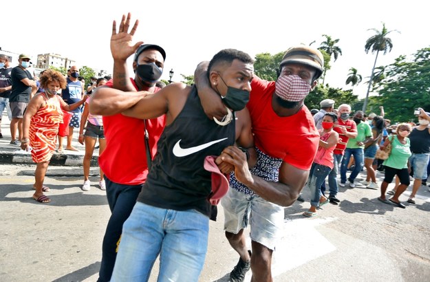 Demonstracje w Hawanie /ERNESTO MASTRASCUSA /PAP/EPA
