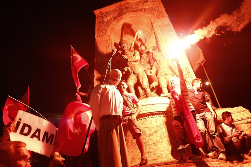 Demonstracje w Turcji. Spalono kukłę Gulena; zdj. ilustracyjne /PAP/EPA
