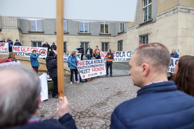Demonstracji przed Śląskim Urzędem Wojewódzkim w Katowicach /Zbigniew Meissner /PAP