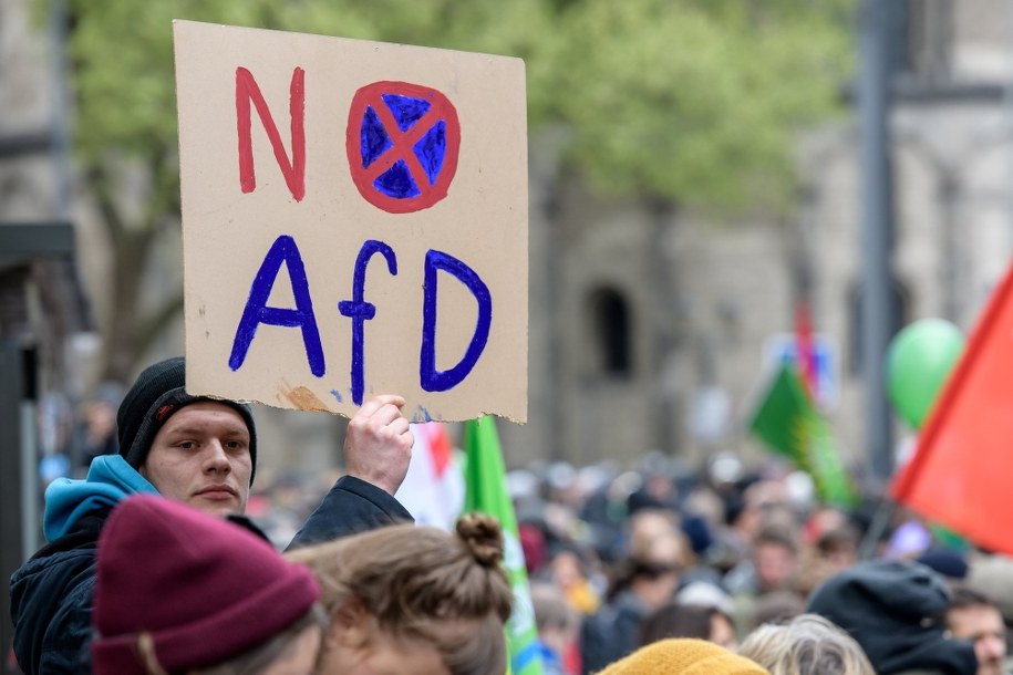 Demonstranci blokowali między innymi wejście do hotelu, gdzie odbywa się zjazd. /JOERG SCHUELER  /PAP/EPA