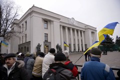 Demonstranci na ulicach Kijowa